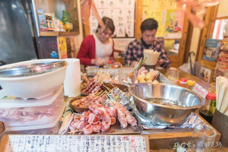 日本沖繩串焼き 鷠烤串料理，小居酒屋裡恰到好處的美味串烤，國際通屋台村中的好味道