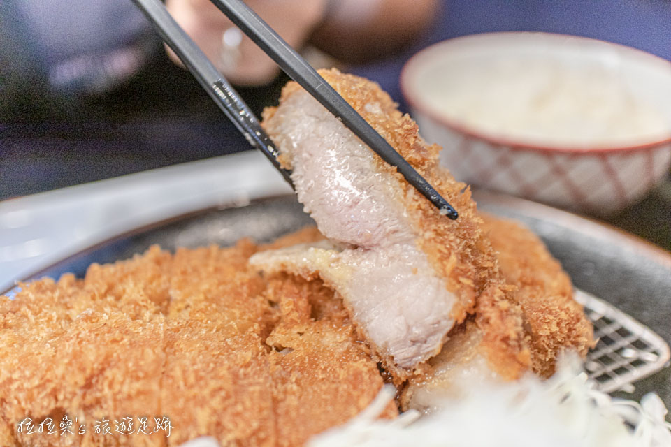 日本鹿兒島川久豬排 とんかつ川久，品嚐南九州的人氣黑豬肉炸豬排，酥脆鮮嫩的迷人口感，好吃！