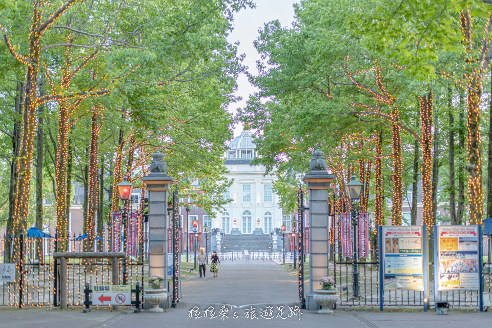 日本長崎豪斯登堡繡球花節的宮殿區正門
