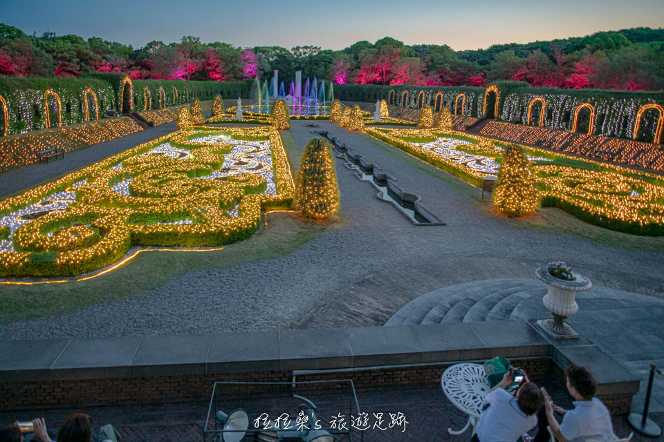 日本長崎豪斯登堡繡宮殿區的花園音樂燈光表演