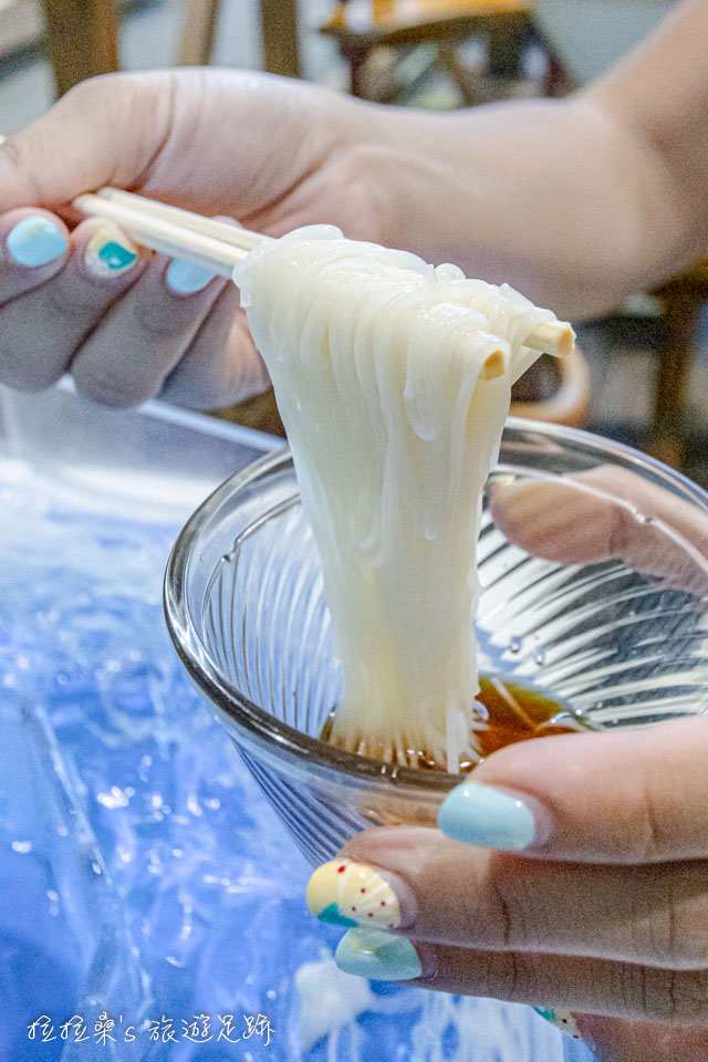 日本鹿兒島唐船峽流水麵，就是吃它的趣味及清涼的口感，新奇又可口，而且還意外的開胃