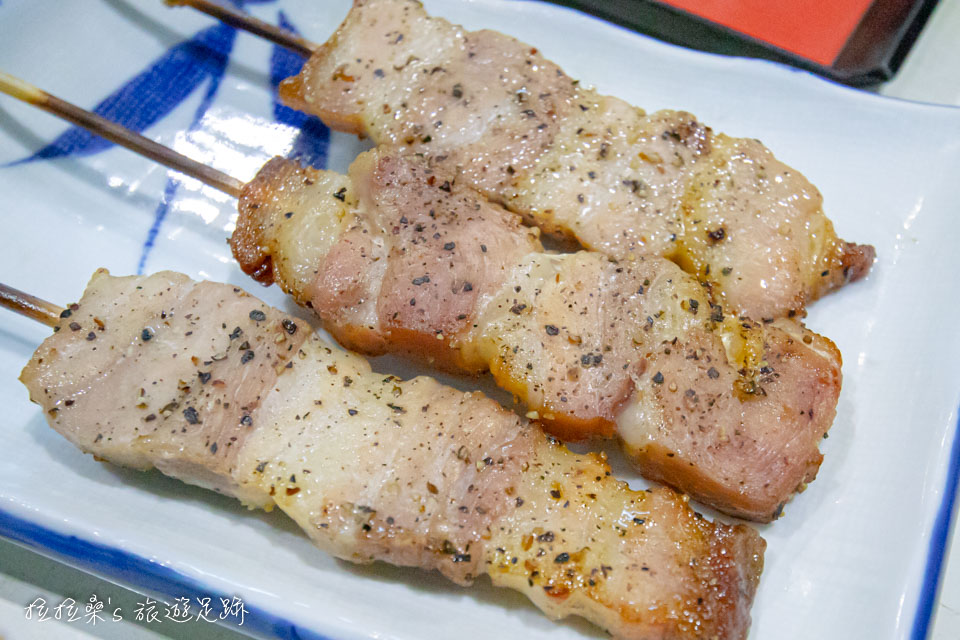 日本鹿兒島唐船峽流水麵，烤豬肉串就蠻普通的