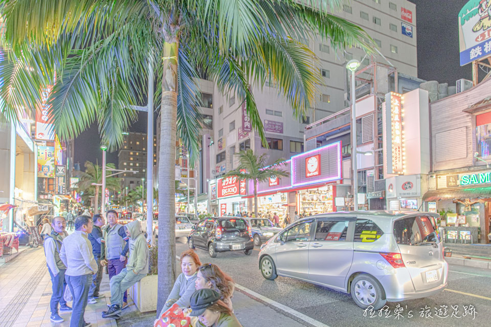 日本沖繩國際通，旅人必逛的熱鬧街區，滿街伴手禮、美食、藥妝超好買