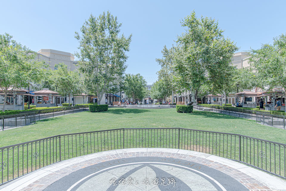 美國加州 Victoria Gardens 最棒的地方，就是位於中央的廣場 Chaffey Town Square