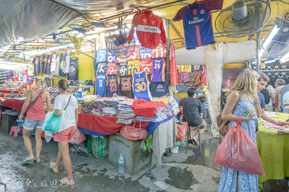 曼谷帕蓬夜市賣的東西真的是五花八門，各種品牌的包包、飾品、衣服樣樣都有