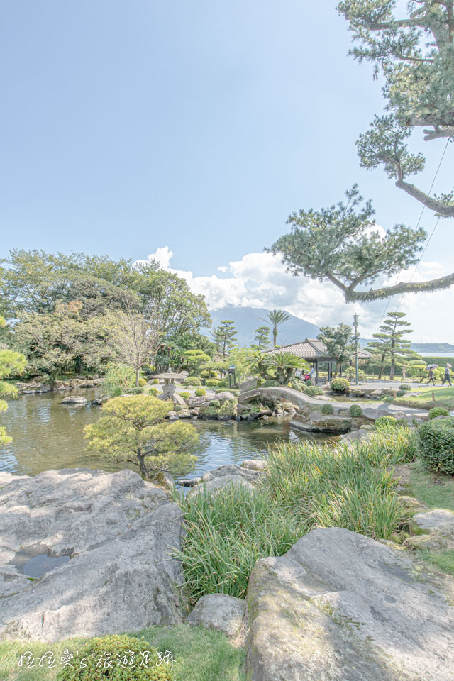 將遠方的活火山櫻島，融入庭院的山水造景，就是整個仙巖園最有看頭的地方