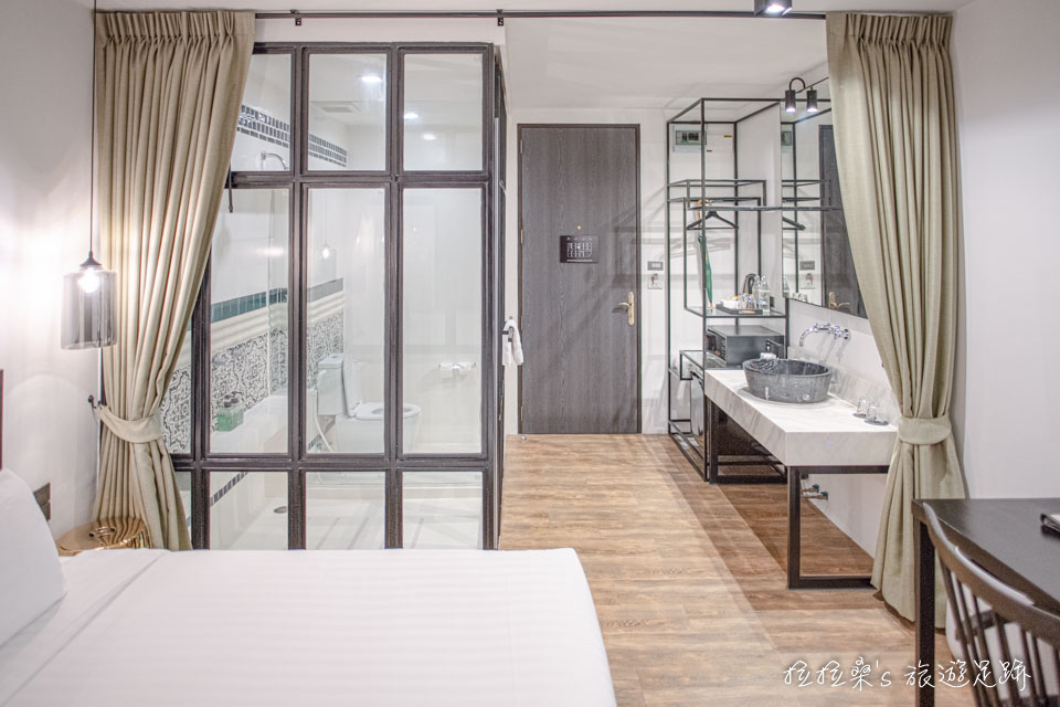 曼谷東方古蹟公寓的高級雙人房，現代感十足