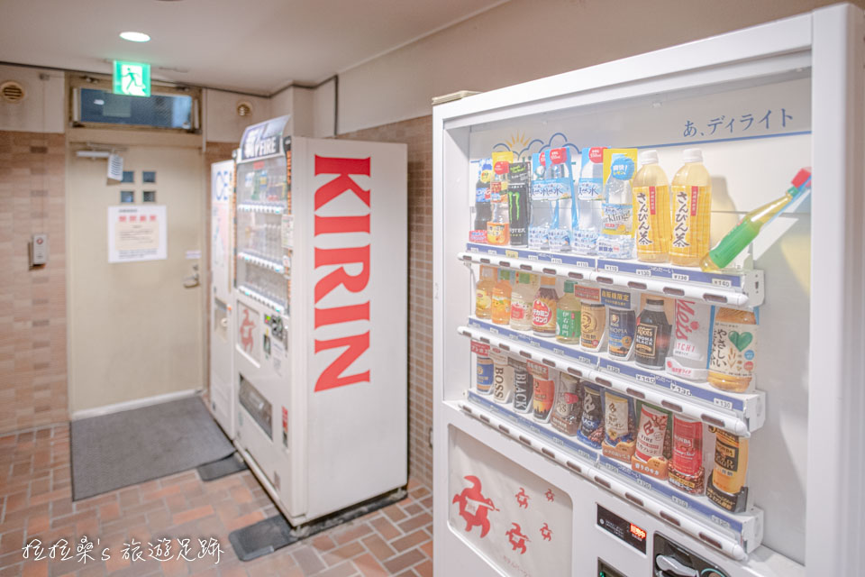沖繩那霸公園球場飯店裡的投幣式販賣機