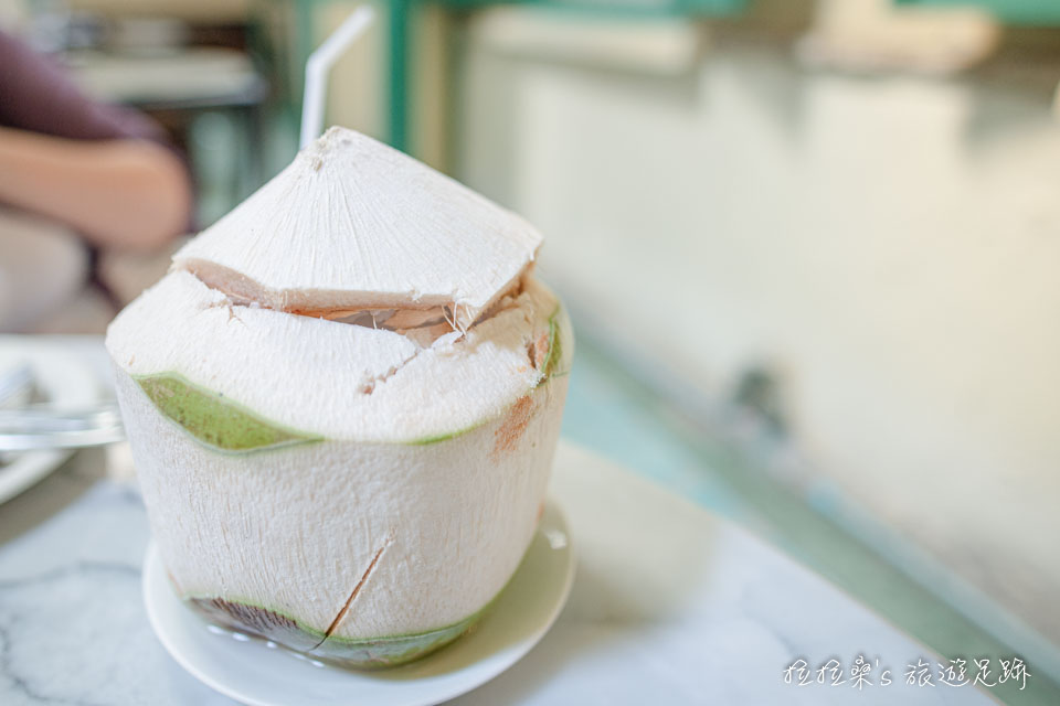 泰國曼谷 Harmonique 餐廳也有椰子汁或其他各種飲料