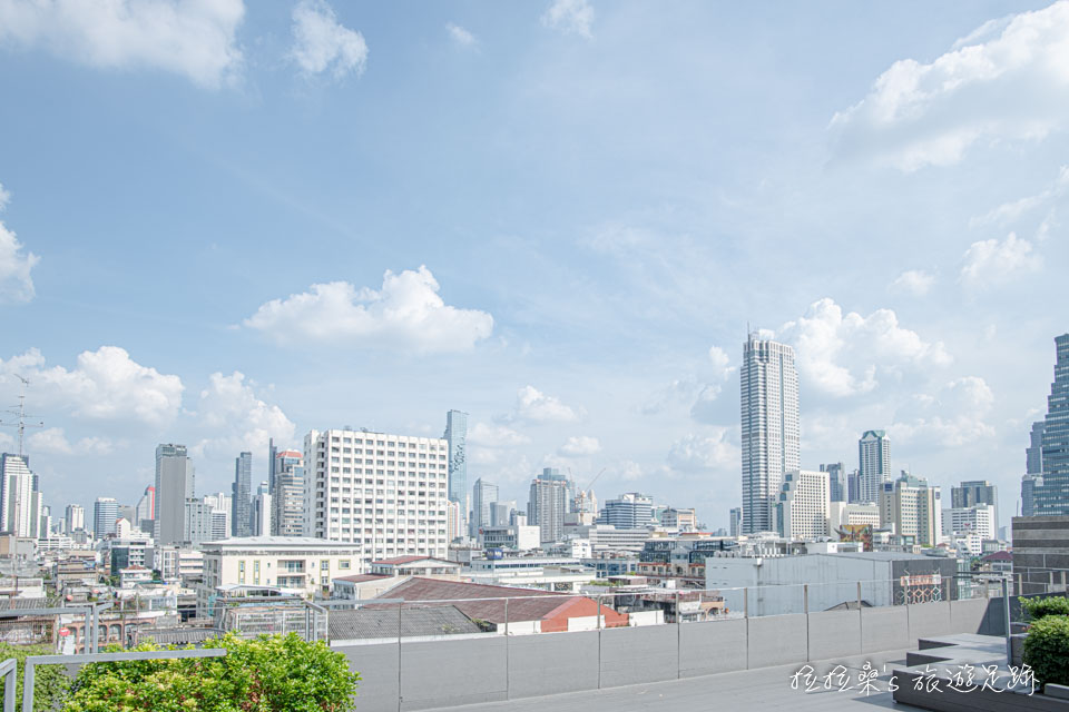 TCDC泰國創意設計中心5樓的小花園，能近距離欣賞曼谷舊城區市景