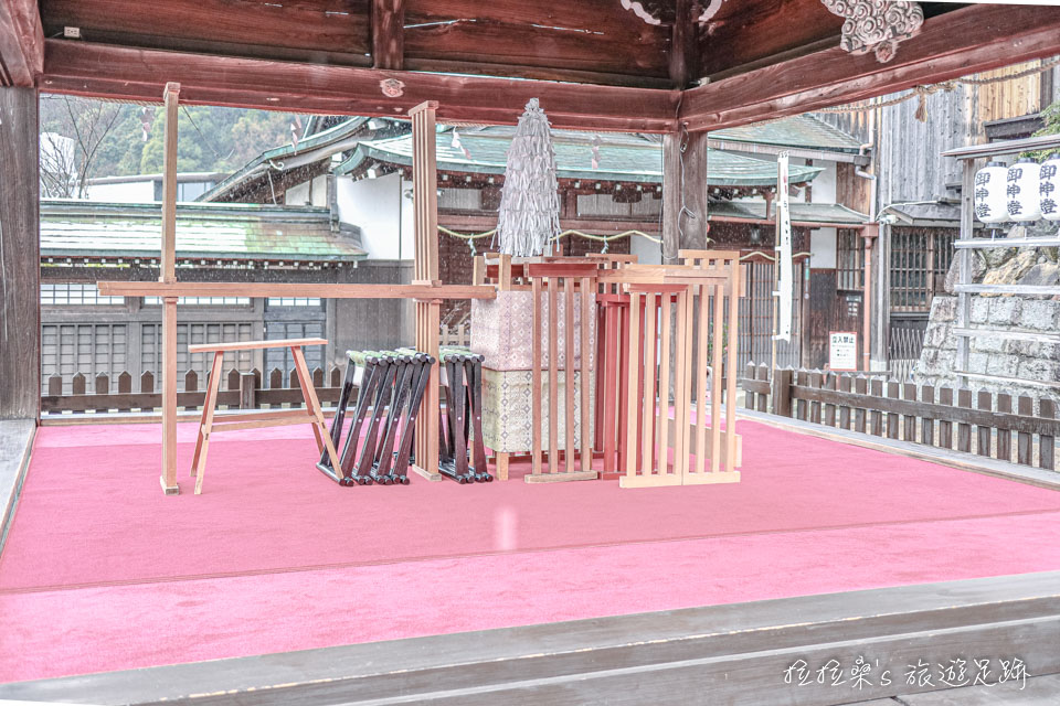 天滿神社的拜殿除了是神社舉辦各項祭典時的場所外，同時也是新人們舉辦結婚儀式的所在