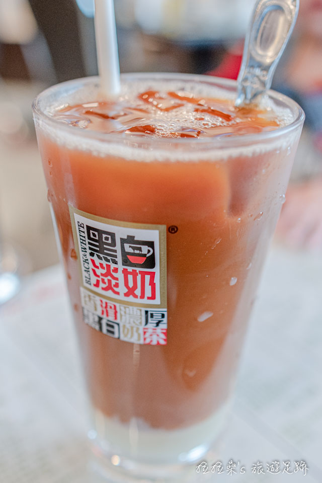 維記茶餐廳的凍茶走 (絲襪奶茶+煉乳)
