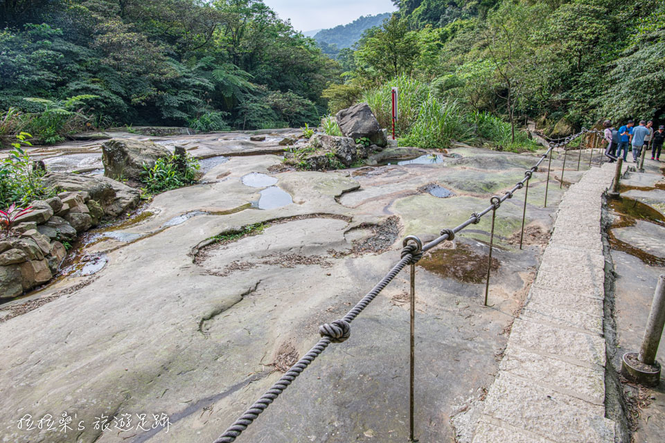 姜子寮絕壁步道最美的河床巨岩路段