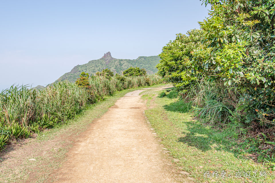 金瓜石地質公園步道也能遠眺茶壺山