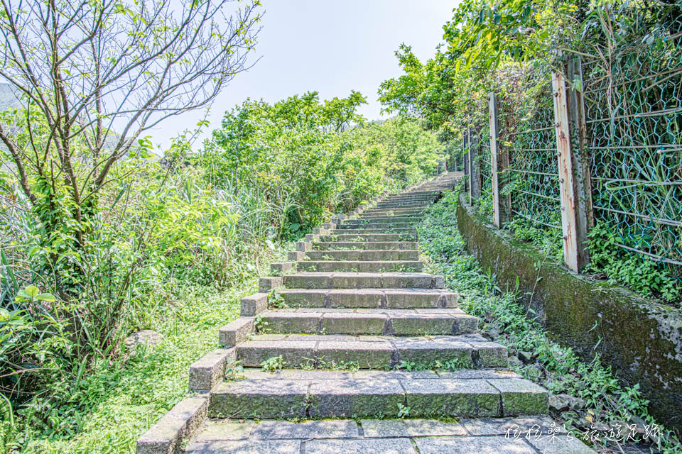 前往金瓜石神社須先爬一段600m的石階路