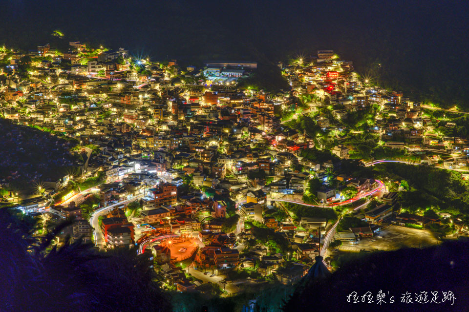 基隆山登山步道能欣賞最夢幻燦爛的九份山城夜景