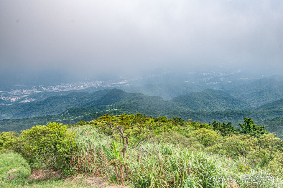 基隆姜子寮山山頂有360度無死角的寬闊視野