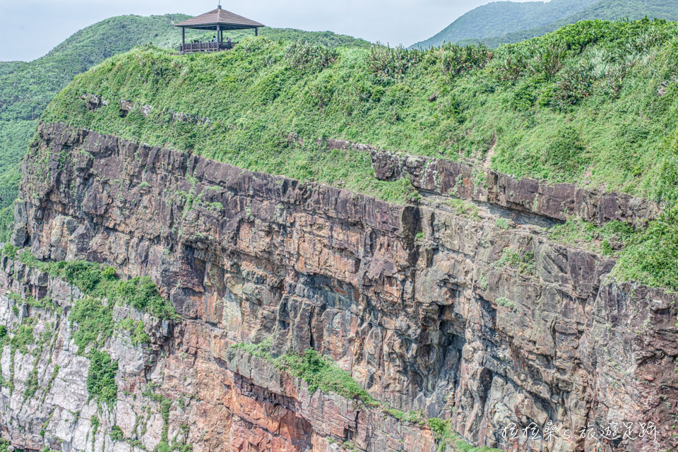龍洞岬步道景色最美景觀平台，欣賞壯麗的峭壁、海蝕地貌