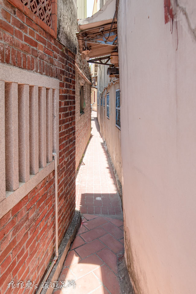 鹿港老街仍保留著清朝時的閩式建築