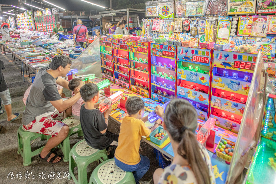 南投埔里城觀光夜市有許多適合小朋友的遊戲攤位