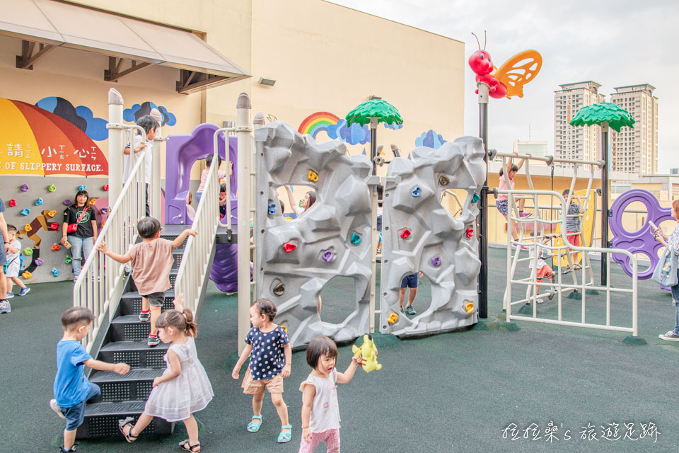 桃園華泰名品城Outlet裡也有適合孩子的各種嬰兒用品、兒童服飾及遊樂園